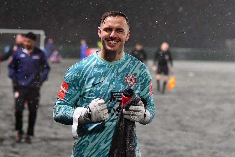 _ajh1999_'s tweet photo. Another season over and a lot learnt as always. 

Played with some top top people. Gutted we just missed out on playoffs but nice to finish it off with a bit of silverware.

Few highlights of me doing goalie stuff 🧤 https://t.co/atKbz6e9GL