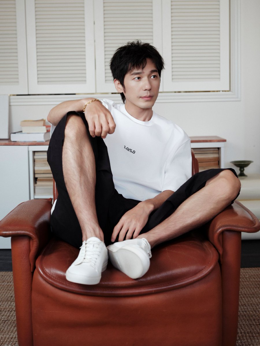 fandoestrans's tweet photo. #BaiYu studio added on more pretty pictures from Boss Bai at work!! 😍😍😍😍 Bai Yu studio I have so much love for you https://t.co/y57TsMfbYF
