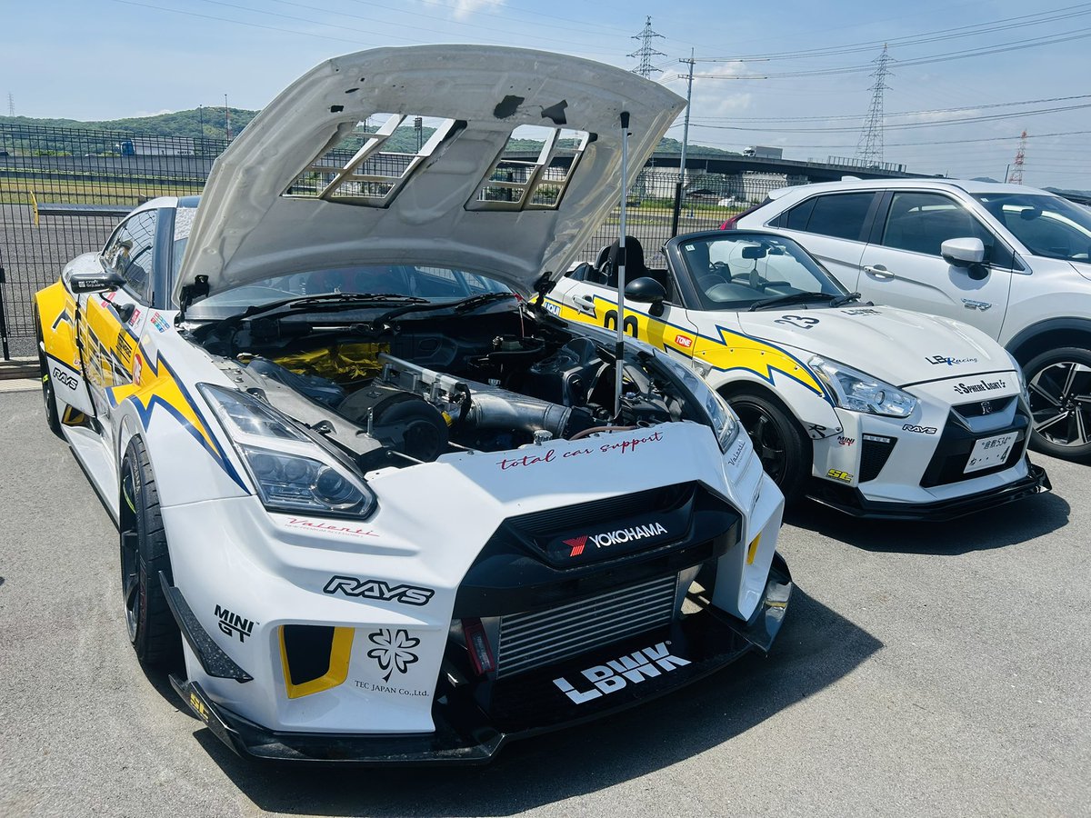 DSLiqOdrRAd6U0I's tweet photo. 見てるだけで
幸せ🥰
#LBRacing
#35GTR
#GTRコペン https://t.co/OJhfiUTwGa
