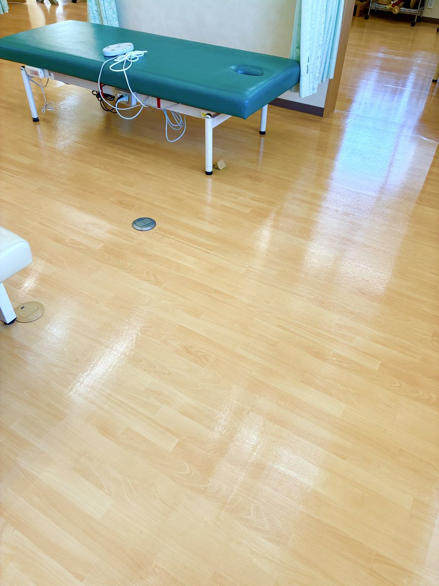 Teamakatombo's tweet photo. 2025年の大掃除に終わらせる予定でいた院内すべてのWax剥がしとWax塗りをやっと終わらせた！😀 https://t.co/1DFgG96zCJ