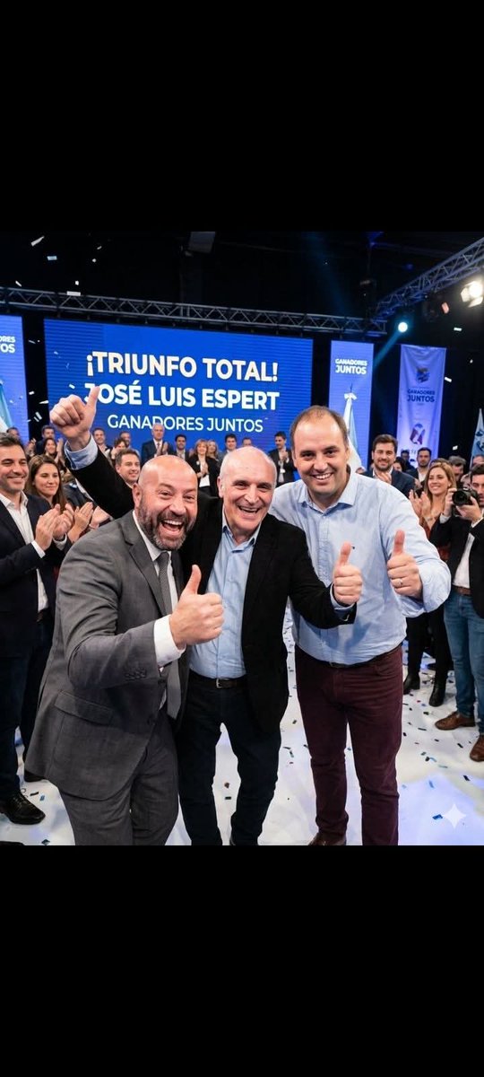 Los que venian a ser diferentes a los Kirchos. Uno cago a los discapacitados, el otro pedía cárcel o bala, terminó con los narcos, el vocero, con mi plata hago lo que quiero. Estos farsantes votaron 🤦Fin..