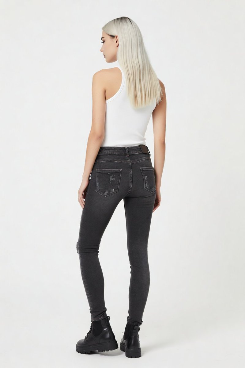 VIP1Fashion's tweet photo. Dark skinny jeans.🖤
Timeless fit, effortless Italian style.
One pair. Endless looks.

#vipitalianfashion #skinnyjeans #italskamoda #modaitaliana #denimstyle https://t.co/VNjT4foISa
