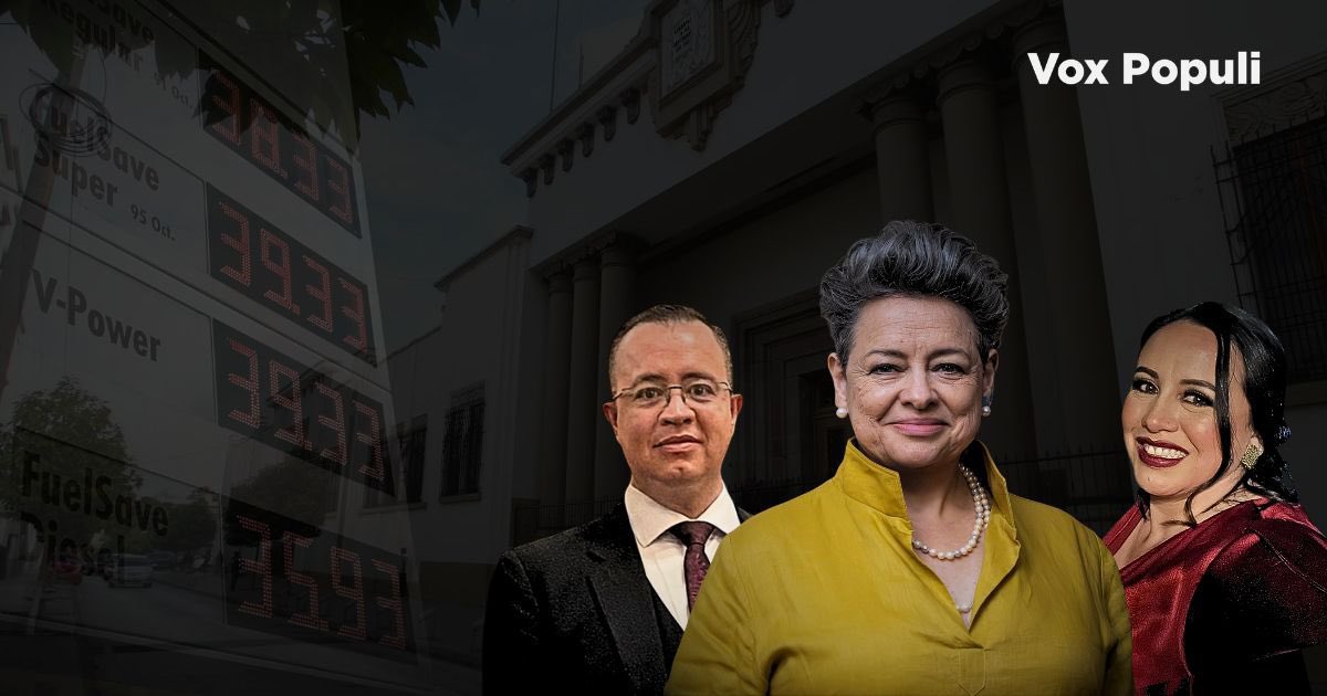 articulo35's tweet photo. #Gasolinazo

Despilfarro: ocho carros, 34 agentes de la SAAS y Q20 mil mensuales en combustible para los hijos de la primera dama, Lucrecia Peinado 

Una nota de @marvindelcid y @Sonny_Figueroa en @VoxPopuliGuate

https://t.co/PqbjcVd02D https://t.co/yahEiiIJKz