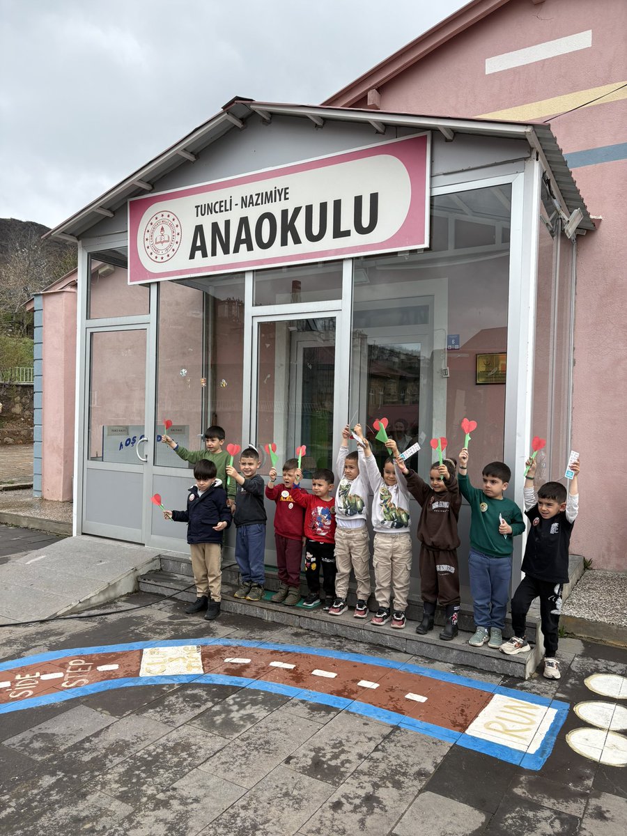 tunceliihk's tweet photo. Gezici Kütüphanemiz ile Nazımiye Anaokulunu ziyaret ederek çeşitli etkinlikler ile güzel bir gün geçirdik . https://t.co/Etd6uBNwZ6