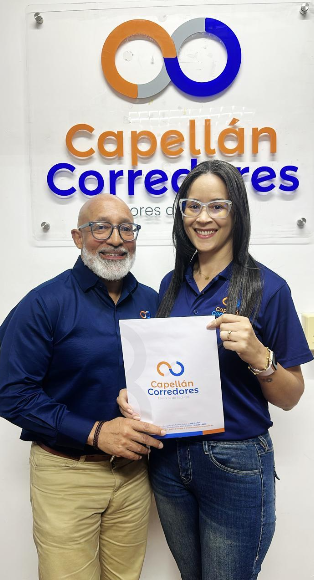 FCASeguros's tweet photo. El éxito se construye con resultados: Marilyn Díaz es nuestra Empleada del Mes de Abril en Capellán Corredores, liderando la producción en prima nueva. ¡Vamos por más!
#CapellanCorredores #sectorseguros #colaboradoresquevalenoro https://t.co/c0bRP7EgCJ