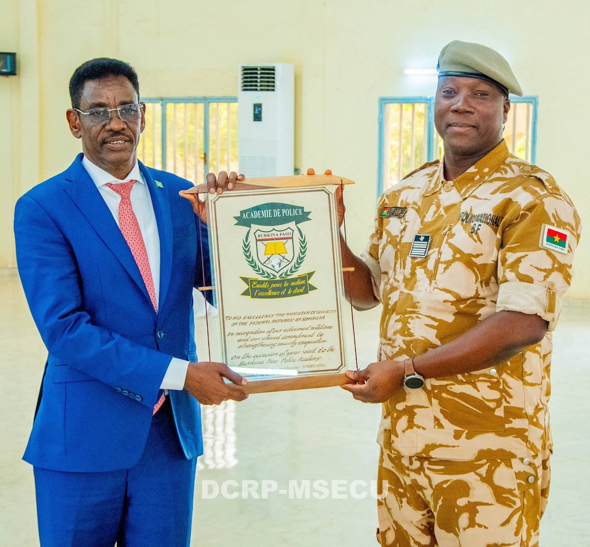 emmanutapsoba's tweet photo. « Depuis la #Somalie🇸🇴 nous avons été impressionnés par la politique de gouvernance du #BurkinaFaso🇧🇫 et, une fois sur place, nous avons constaté que les réalisations observées traduisent une réalité concrète » a déclaré le ministre Somalien de la Sécurité #AbdullahiSheikIsmail.. https://t.co/SKSZJgBlWp