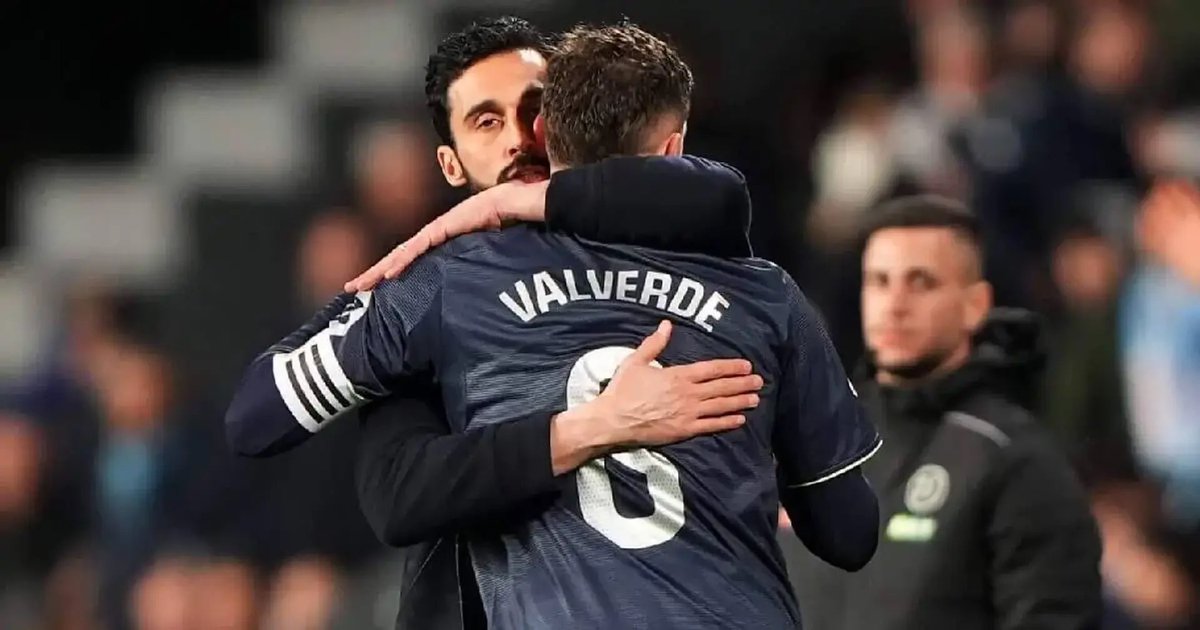 laligaa_neews's tweet photo. ⚪️ | Álvaro Arbeloa acompañó a Fede Valverde al hospital de Valdebebas. 🏥🇺🇾

🤯 El futbolista uruguayo acabó teniendo que ponerse PUNTOS DE SUTURA https://t.co/rTW8SAsx8e