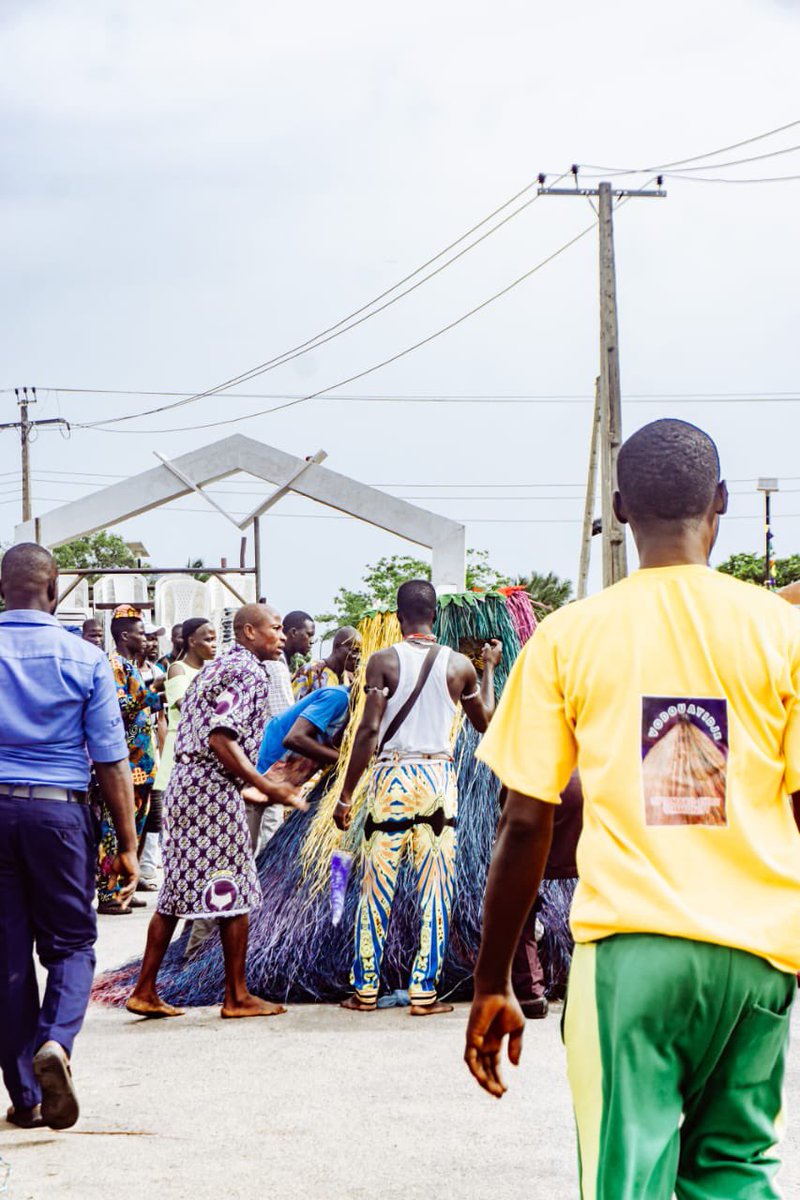 The guardians of the night graced the Akran Palace yesterday ! 🌿👑 Mesmerized by the timeless rhythm, vibrant culture, and rich heritage of the Zangbeto in Badagry. Tradition. 🥁✨ #Zangbeto #Badagry #Culture #Heritage"
