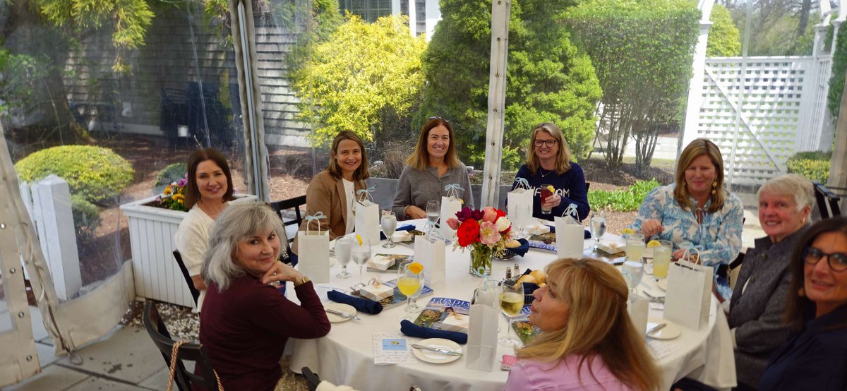 MargMikeRedDoor's tweet photo. A beautiful afternoon at the Chatham Chamber/CMA Fashion Show at The Wayside Inn 🌸

Lovely tables, flowers by Patrice, good conversation &amp; one of those events that reminds you how small towns hold community so well.

Grateful for days like this &amp; the women who make them special. https://t.co/vidKxUnDzL