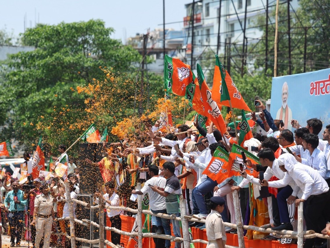 NitinNabin's tweet photo. विश्व के सबसे लोकप्रिय नेता आदरणीय प्रधानमंत्री श्री @narendramodi जी का पटना की पावन धरती पर हुआ भव्य स्वागत इस बात का प्रमाण है कि प्रधानमंत्री जी बिहारवासियों के हृदय में विशेष स्थान रखते हैं। https://t.co/0g5GAQbjhz