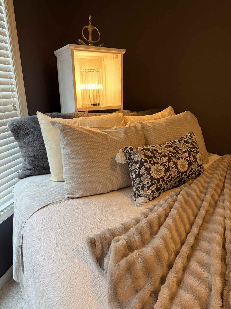 christinekight's tweet photo. Fresh sheets today
#MakeYourBed #DailyDisciplines https://t.co/XjyK1gwYfA