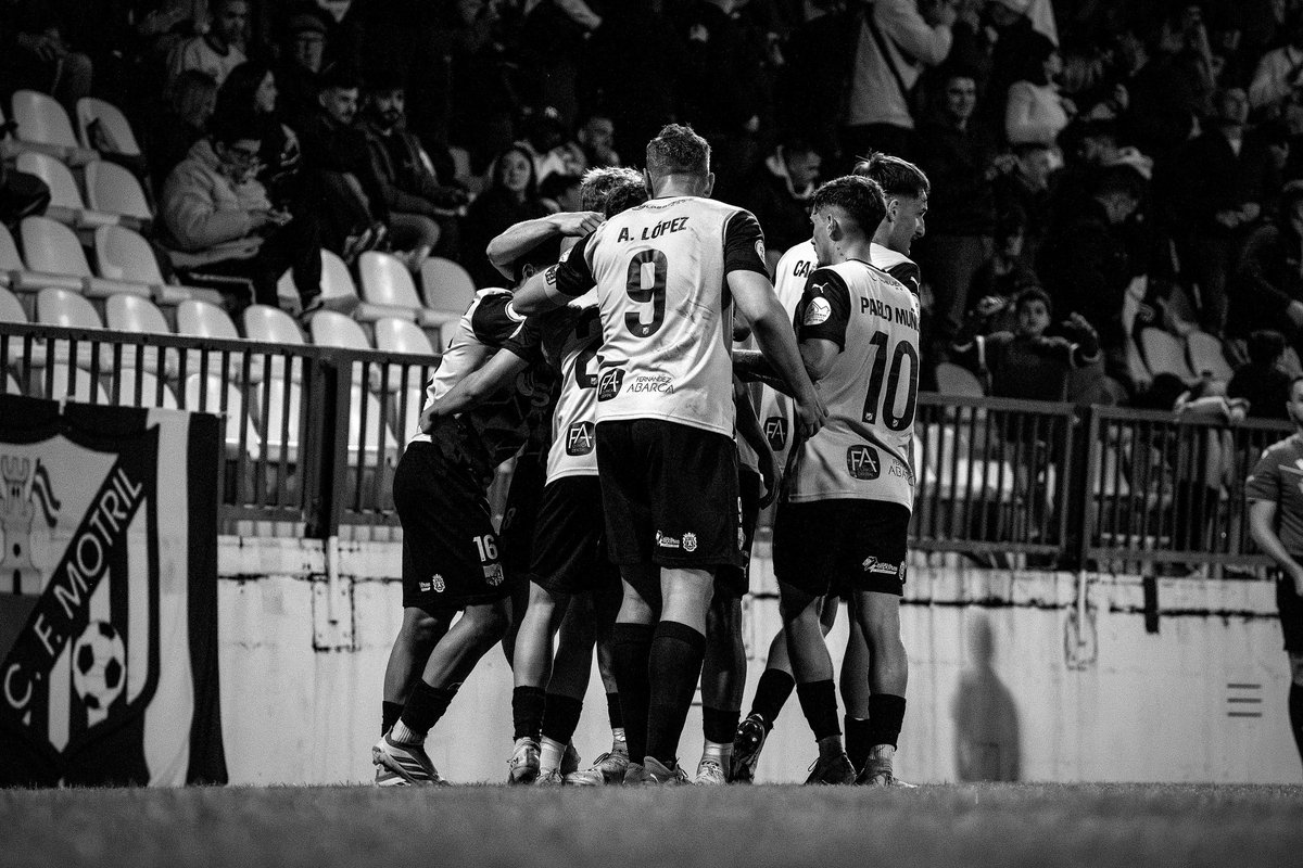antonioLg19's tweet photo. Con pena y rabia escribo estas palabras como capitán de esta familia. El objetivo se nos ha ido, ese primer puesto que todos queríamos. Que quede claro que para nosotros desde el primer momento era el ascenso directo, aquí no somos conformistas. Rabia porque el que está dentro.. https://t.co/2Ai4MGQCnA