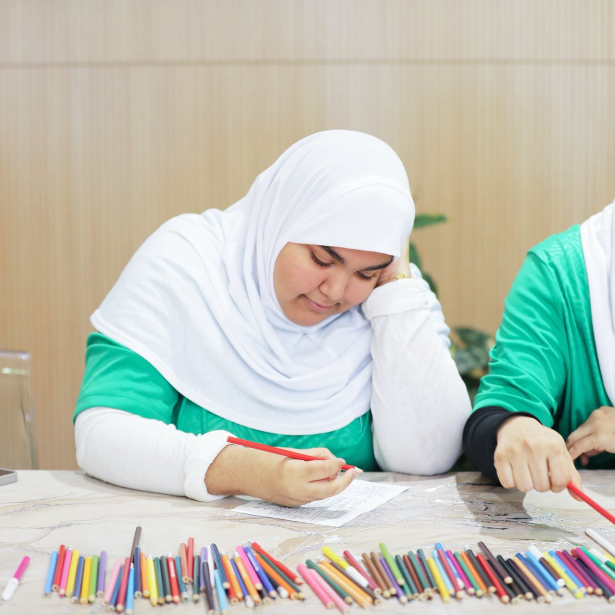 نظّم نادي خورفكان للمعاقين ورشة بعنوان «الهوية الوطنية والولاء والانتماء» بالتعاون مع دائرة الخدمات الاجتماعية لمنتسبي النادي، بهدف تعزيز قيم المواطنة وترسيخ الهوية الوطنية والانتماء من خلال أنشطة تفاعلية وتوعوية بأسلوب مبسط وهادف.