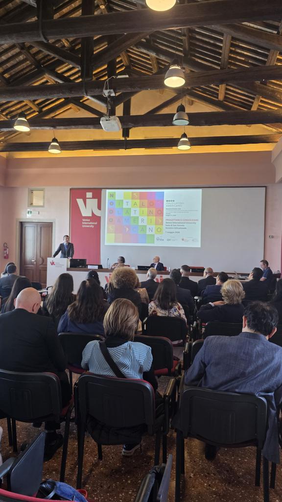 jorgecepero's tweet photo. Asistí junto al director del Museo Nacional de Bellas Artes de #Cuba, Jorge A. Fernández Torres, a sesión final del Nodo Ítalo-Latinoamericano de Arte Contemporáneo, organizado por @iila_org en marco 61ª Bienal de Arte de Venecia.

Emerge un nuevo espacio de cooperación cultural. https://t.co/wVrLuAoVz7