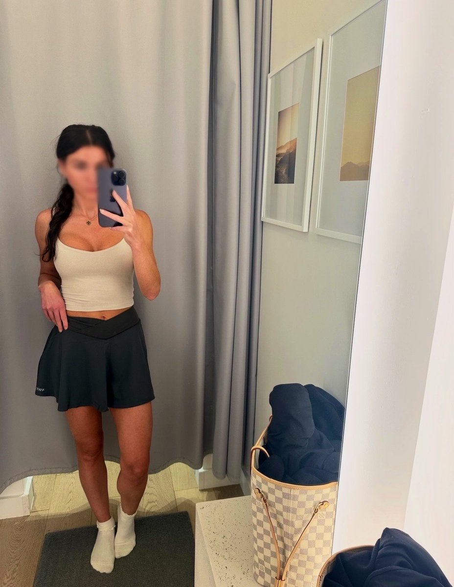 Vivian Rose tweet media