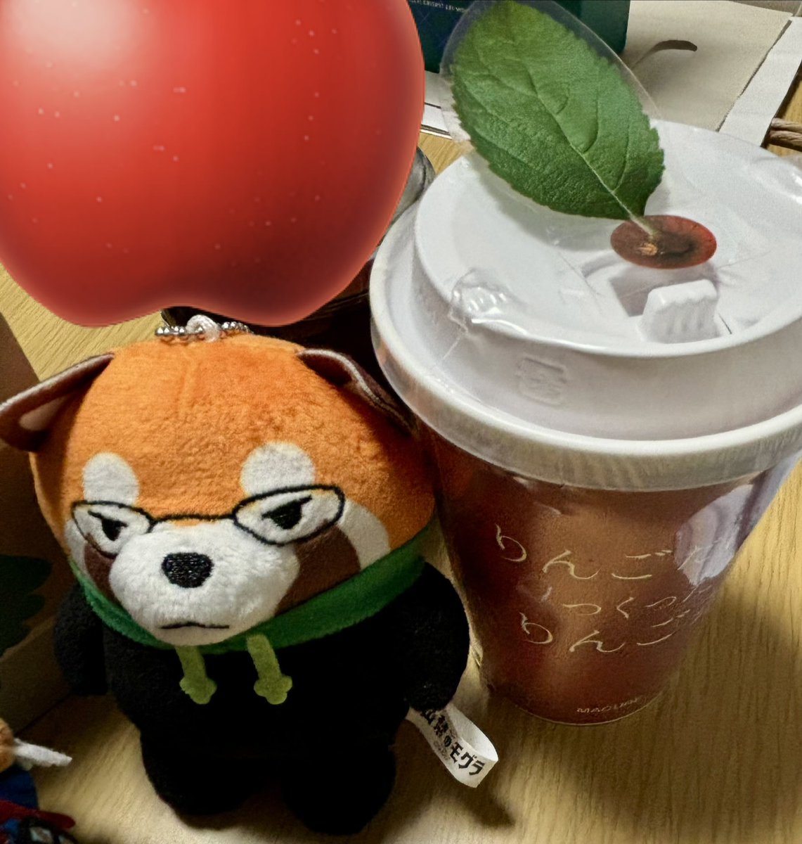 林檎だけで作ったりんご茶とあつ森のハトサブレを購入！お茶したい。明日からの連勤に備えて英気を養いますぞ✨