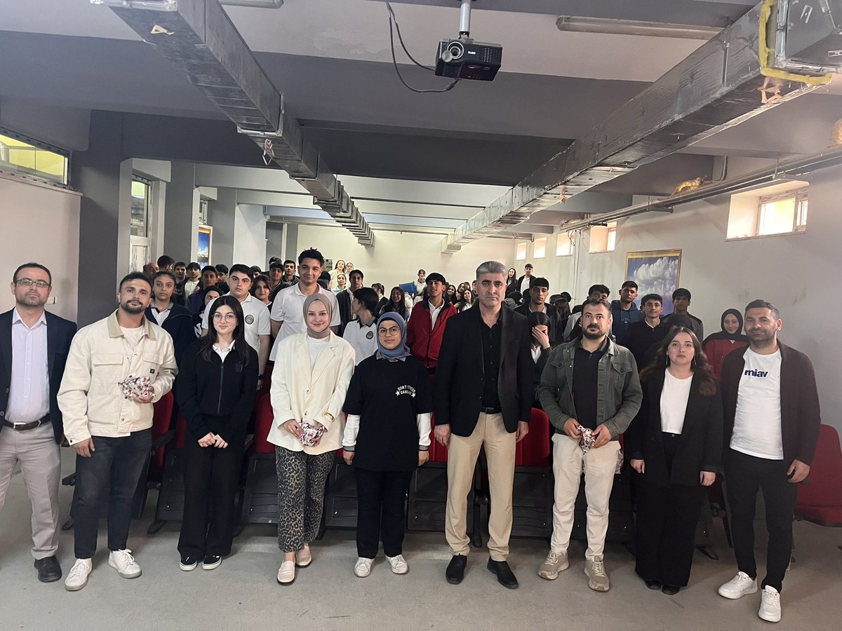Reeal_04's tweet photo. Okulumuzda Kariyer Günleri kapsamında öğrencilerimiz; okul öncesi, özel eğitim ve Türkçe öğretmenleri ile buluştu.
Meslekleri yakından tanıma fırsatı sunan bu değerli katkıları için tüm konuklarımıza teşekkür ederiz. @hasan_kokrek @sendavut4848 @agrimem @dogubayazitmem https://t.co/Vt7eZTUefj