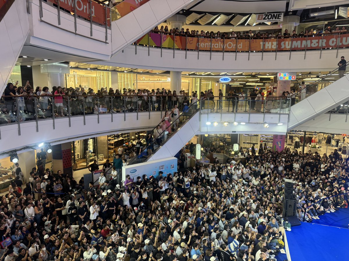 centralwOrld tweet media