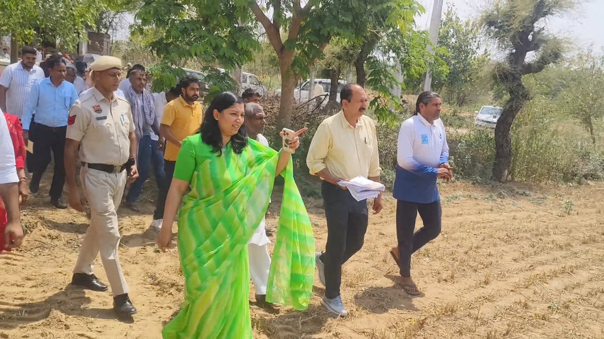 कोथल खुर्द में आर्मड फोर्सेज प्रिपरेटरी ट्रेनिंग इंस्टीट्यूट की स्थापना हेतु डीसी अनुपमा अंजली ने प्रस्तावित भूमि का निरीक्षण किया
उपायुक्त ने 10-15 एकड़ भूमि का प्रस्ताव शीघ्र मुख्यालय भेजने के निर्देश दिए।यह संस्थान सेना मे करियर बनाने वाले स्थानीय युवाओ के लिए वरदान साबित होगा