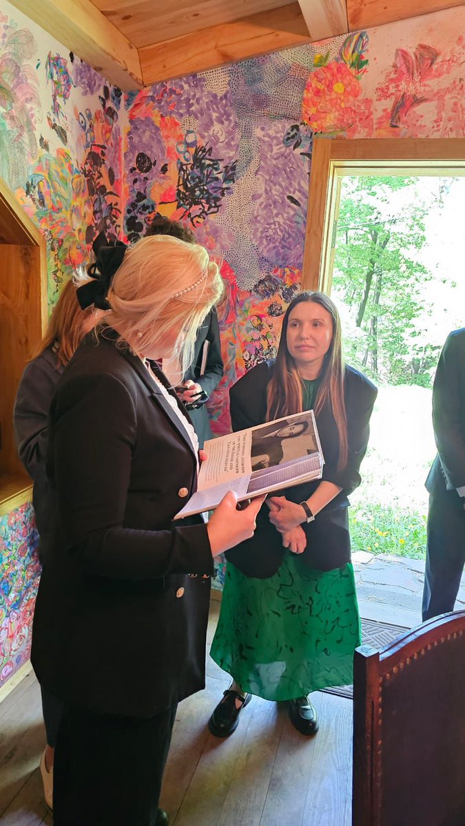 nmbabynyar's tweet photo. Today, #BabynYar welcomed a delegation from the United Kingdom. @AlexDaviesJones, Anthony Charles Cooper @MoJGovUK &amp; Ambassador Neil Crompton @UKAmbUkraine walked the memorial grounds with our Director Roza Tapanova. Thank you @UKinUkraine for remembering.🇬🇧🇺🇦
#diplomacyofmemory https://t.co/htpKSEy55i