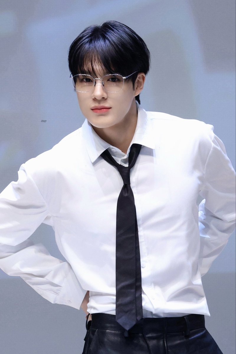 jeno updates, ★★. tweet media