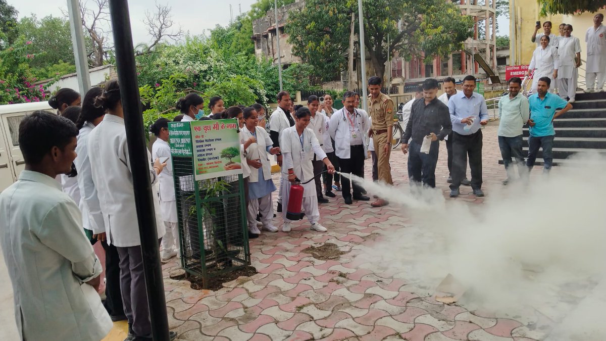 Lucknow Fire & Emergency Services tweet media