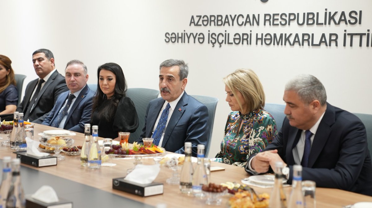 OnderKahveci's tweet photo. Azerbaycan Sıhhiye İşçileri Sendikası Genel Başkanı Dr. Elnara Muradova ve sendika yöneticileri ile Azerbaycan’da gerçekleştirdiğimiz temaslar kapsamında bir araya gelerek verimli bir toplantı gerçekleştirdik.

Görüşmemizde, uluslararası alanda hayata geçireceğimiz ortak çalışmalar ve sendikal iş birliğinin geliştirilmesine yönelik değerlendirmelerde bulunduk.

Nazik ev sahiplikleri ve misafirperverlikleri dolayısıyla Sayın Muradova’ya ve kıymetli heyetine teşekkür ediyor, iş birliğimizin güçlenerek devam etmesini temenni ediyorum.