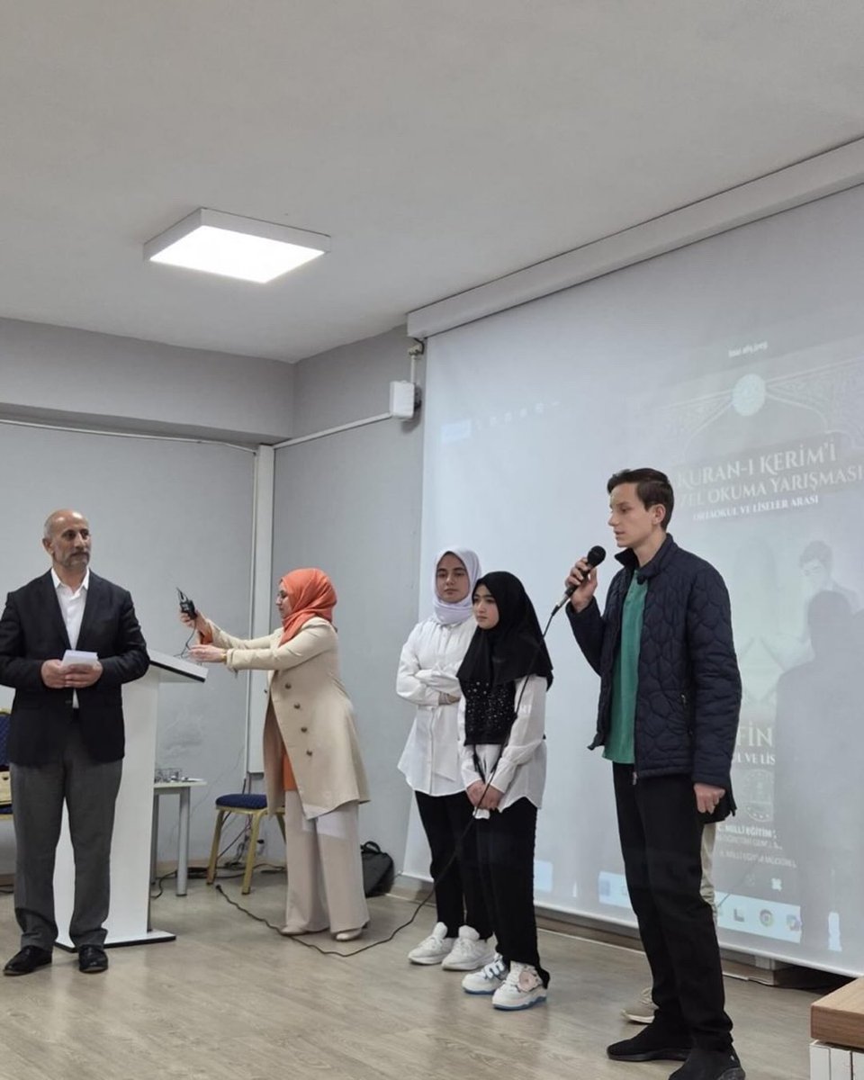 ttsosyalblmler's tweet photo. Ortaokul ve Liseler Arası Kur’an-ı Kerim’i Güzel Okuma Yarışması’nda öğrencimiz Yiğit Efe Taştan merkezdeki okullar arasında 1. , İl genelinde ise 2. olmuştur.👏🏻
Öğrencimizin başarılarının devamını diliyor, emeği geçen öğretmenlerimize ve ailesine teşekkür ediyoruz
@agri_mem_arge https://t.co/BqX9wbx0Mt