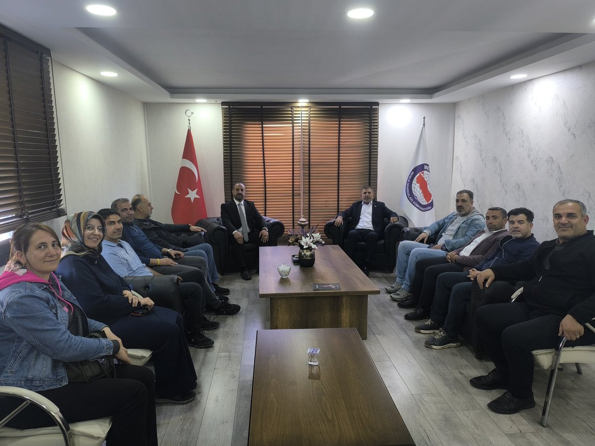 ebsdiyarbakir1's tweet photo. Sur İlçe teşkilatımız ve kadın komisyonumuz ,İsrail’in zalimce müdahalesi  sonucu alıkonulan Sumud Filosu aktivisti Şube Başkanımız Ramazan Tekdemir’i ziyaret ederek bu süreçte gösterilen duruşa destek ve dayanışma mesajlarını ifade ettiler. https://t.co/FMaMo3DiEO