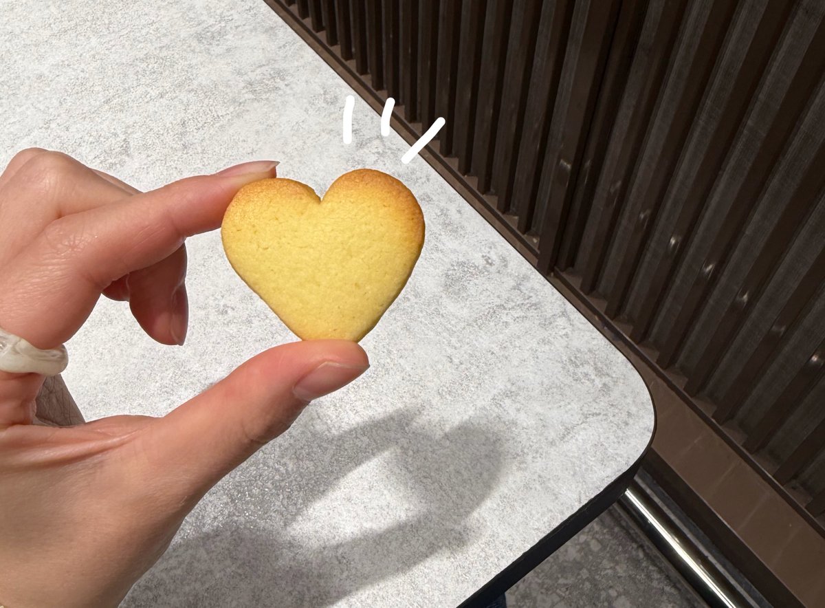 _82pham's tweet photo. みんじ！お誕生日おめでとう🧸

クッキーおいしくいただきました🍪🤎
バターの香りとしっとり食感が忘れられない…これまで食べたクッキーでいちばん美味しくていちばん幸せを感じたよ🍀

どうか健康でいてね。

ps. H helperもありがとう🦦　

#우리집곰아지_민지생일_복복복
#Sweet_Darling_MINJI https://t.co/WWgys8k9it
