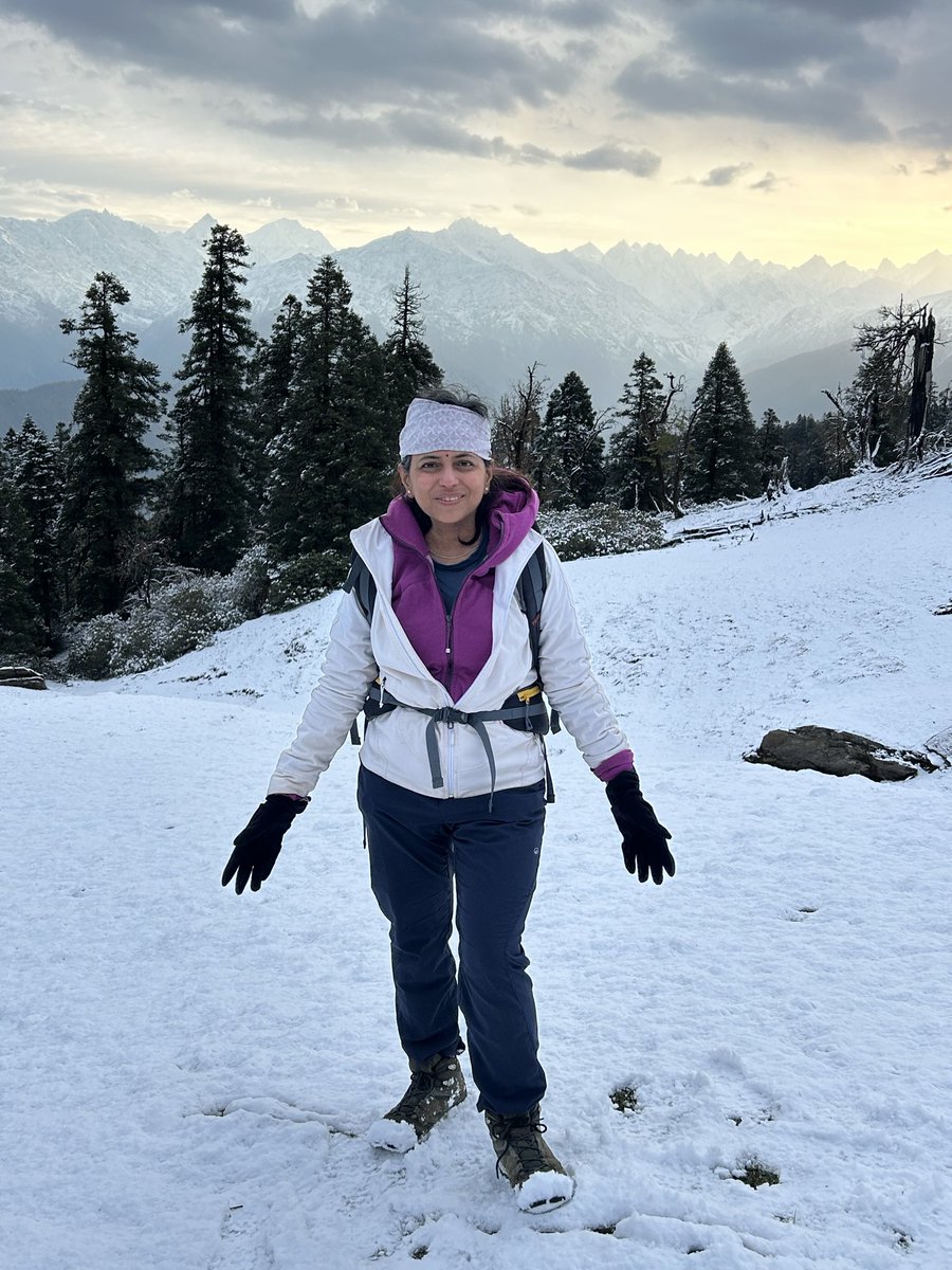 NagavidyaR's tweet photo. Went on a summer trek to the Himalayas- ascend was so tough tested what I have , saw all seasons before the summit  🌤️☔️🌦️ ❄️🥶
Happy to have completed the summit 
#trekking #HimalayanTrek #MightyHimalayas #MesmerizingMountains
#MountainsCalling https://t.co/D0THdAPySd