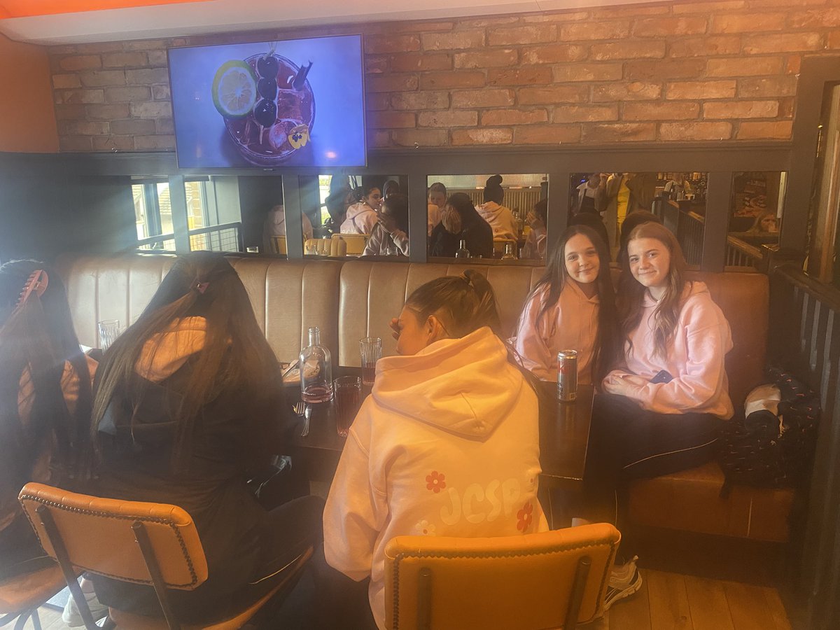 CBlearninghub's tweet photo. JCSP trip to Woodford &amp; Wings. Fabulous food, great bonding activity and an inspiration talk by Rory one of the owners. Followed of course by desert and some dancing!Thanks to all the amazing staff in Woodfire &amp; Wings https://t.co/ESpf8ufvLu