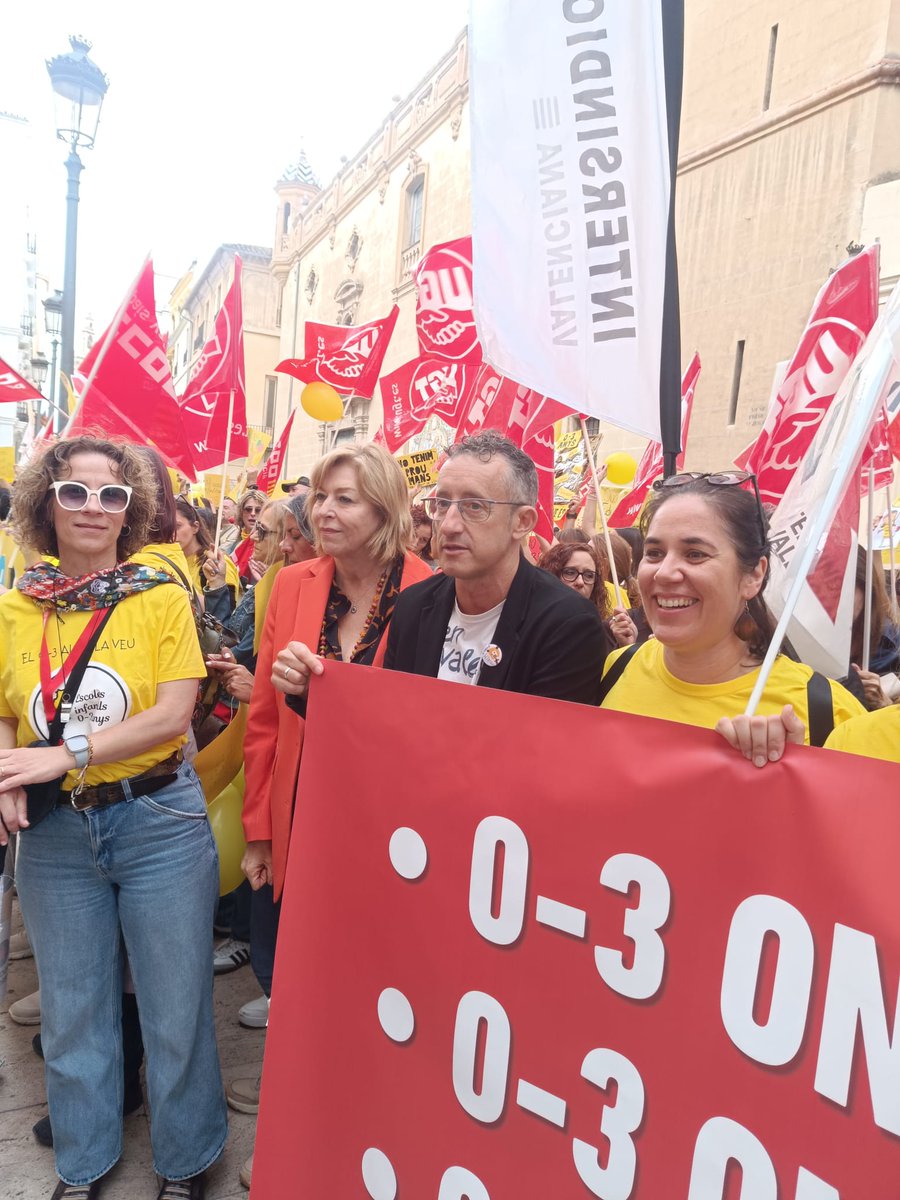 IntersindicalV's tweet photo. Hui, Intersindical Valenciana ha estat al costat de les educadores infantils de l’etapa 0-3 en una jornada de vaga estatal històrica.

Perquè educar també és cuidar.
Perquè sense unes condicions laborals dignes no hi ha educació de qualitat.
Perquè l’etapa 0-3 és essencial https://t.co/NPRVaSasRW
