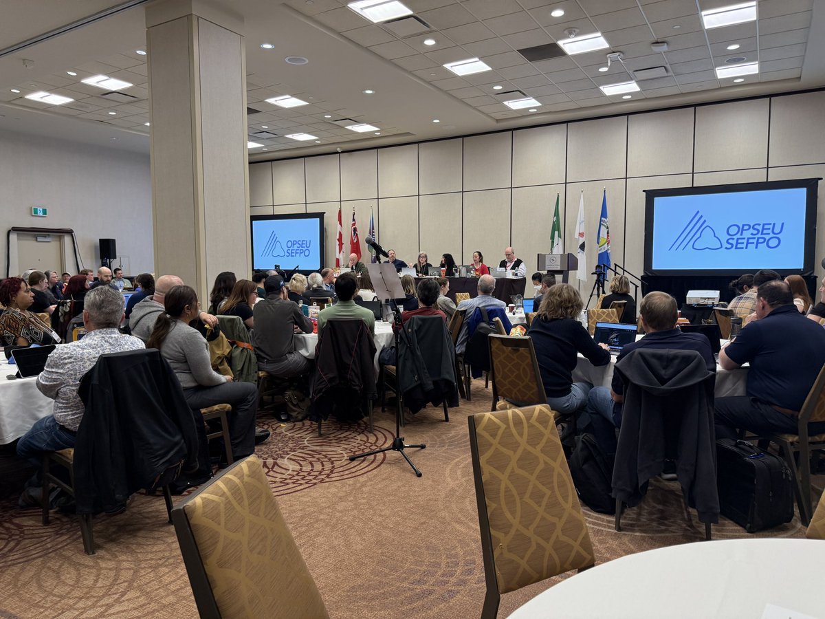 philraby's tweet photo. Solidarity and strength on the first day of our CAAT-A Divisional Executive and Pre-Bargaining meeting in TO. Guests here from all divisions discussing how we join forces to fight against the destruction of our college system. #opseu #stopthecuts #saveourcolleges #onpoli https://t.co/F8sHoyDAlA