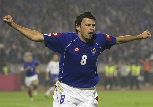 calcioromantico's tweet photo. forgotten world cup baller of the day:
Mateja Kezman 🇷🇸 https://t.co/oXPWdWmLJ8