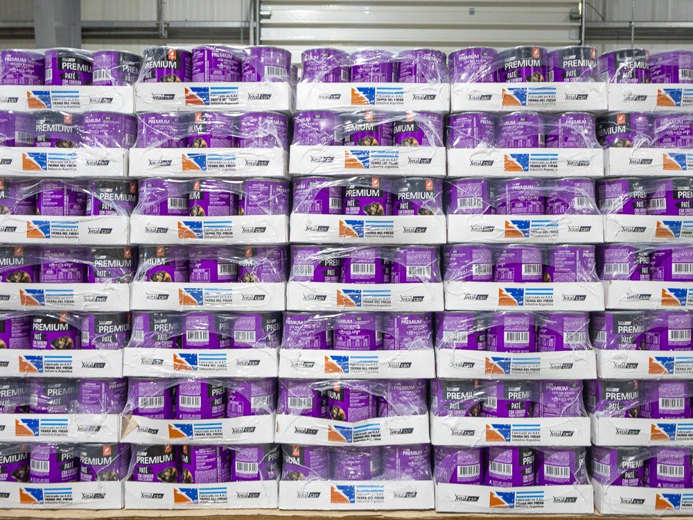 GonzaFerro's tweet photo. ¿Sabías que nuestra ciudad produce y exporta alimento balanceado premium para mascotas?

Capacidad, trabajo y orgullo fueguino.

Gracias a la empresa Vitalcan por la donación de 3 toneladas de alimentos para fortalecer la política municipal de Tenencia Responsable de Mascotas.

Río Grande, ciudad industrial y mascotera 💙