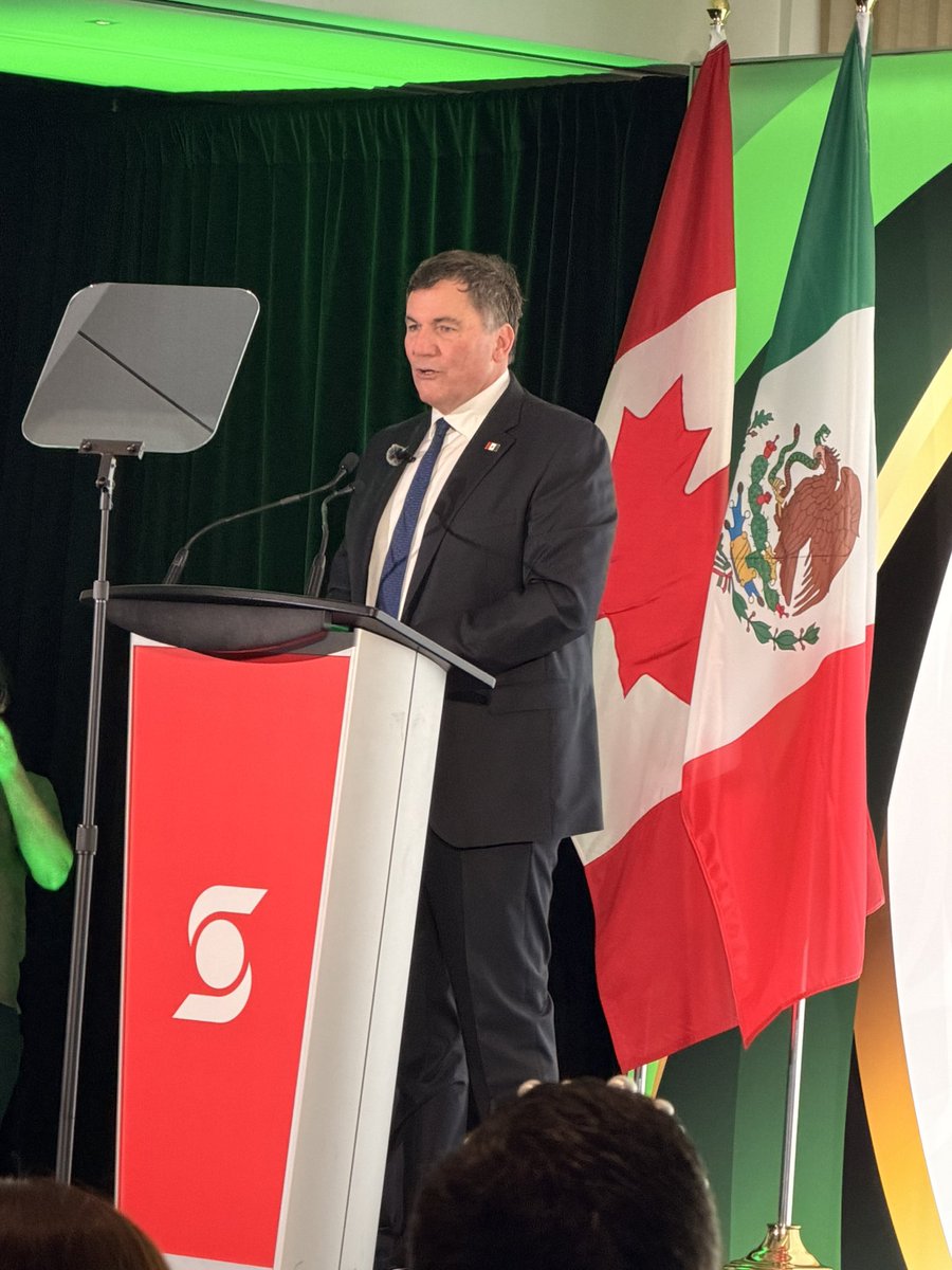 dianamancilla77's tweet photo. El canciller Marcelo Ebrard @m_ebrard en la inauguración de la Misión Comercial México Canadá en #Toronto con más de 270 empresas mexicanas presentes con 1,800 encuentros comerciales. Grupo Bimbo anunció inversión de 200 mdd a 2028 en Canadá @DigitalmexPerio @DLeBlancNB https://t.co/Hdw3lLWC9v