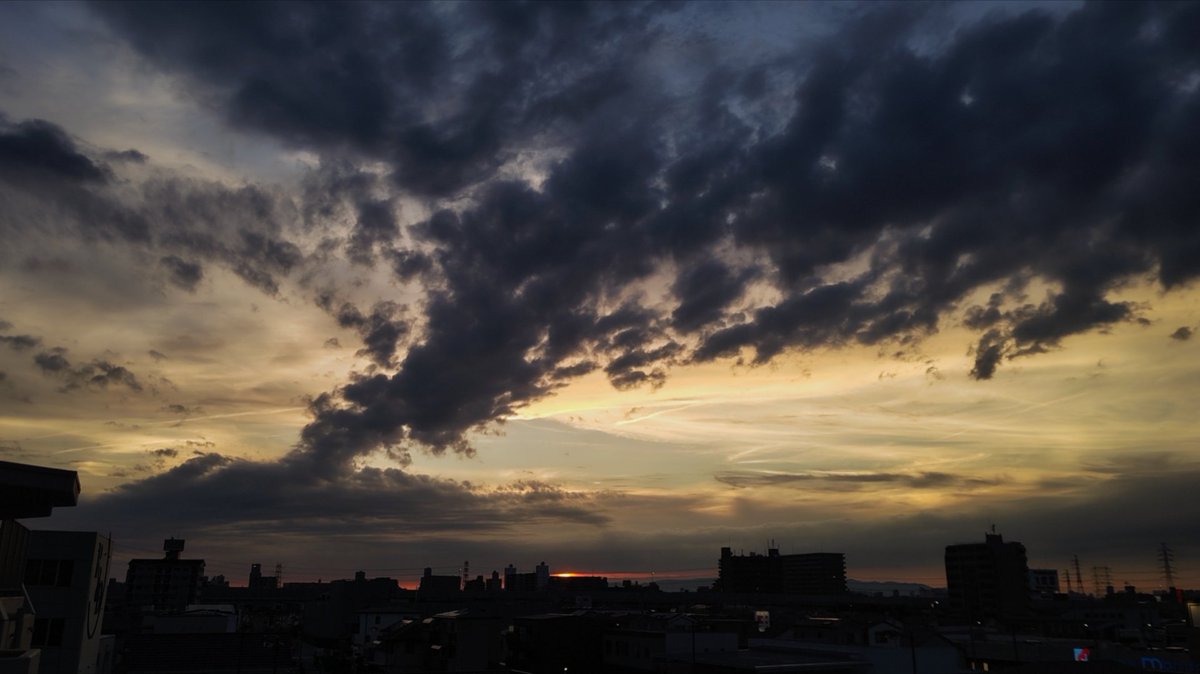 御連絡❓❓❓お休み中です❗️ 今日も一日お疲れ様でした！ 今日の大阪は27.4℃の夏日.. 暑かったです
