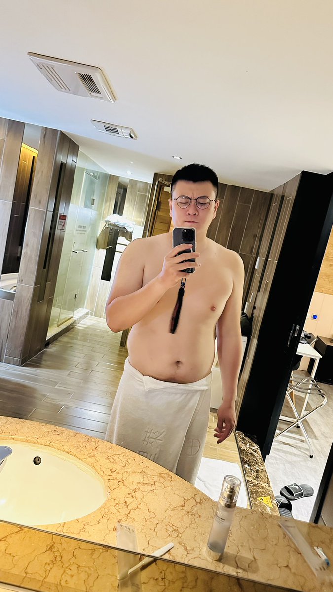 HOWARDLIU6009's tweet photo. 久違的汽車旅館
今天很乖沒有弄壞他人👼🏻✅
乖寶寶👶 https://t.co/oZrAW6p6e8