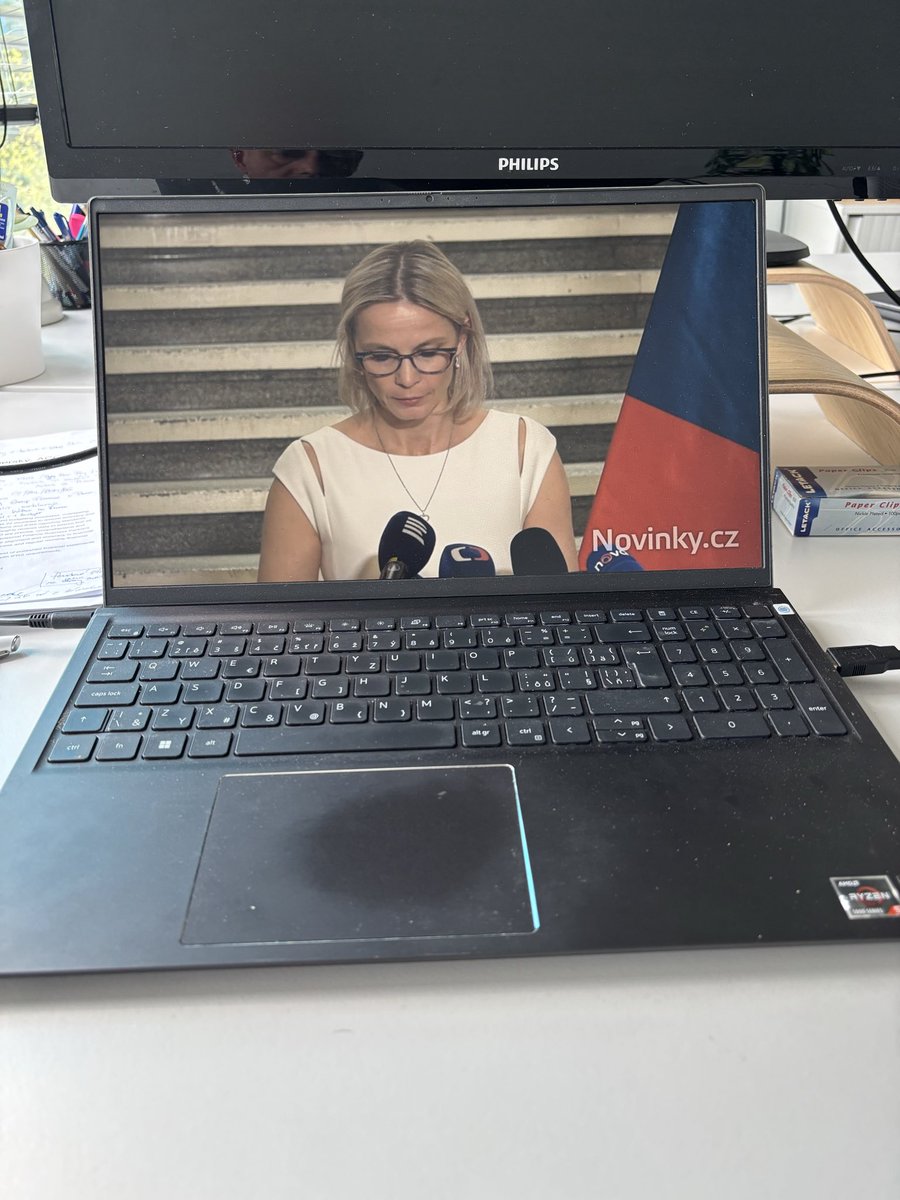 Jedna z nejpodlejších a nejnechutnějších tiskovek za dlouhá léta. Pominu-li neobhajitelnou obhajobu prostřednictvím rodinných vztahů, tak veřejné poplivání uznávaných expertů na bydlení Víta Lesáka a sociální začleňování Martina Šimáčka, kterým nesahá tato paní ani po kotníky, je