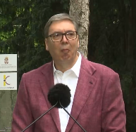 Ceo život jednog malog pokvarenog čoveka staje u ovu grimasu
