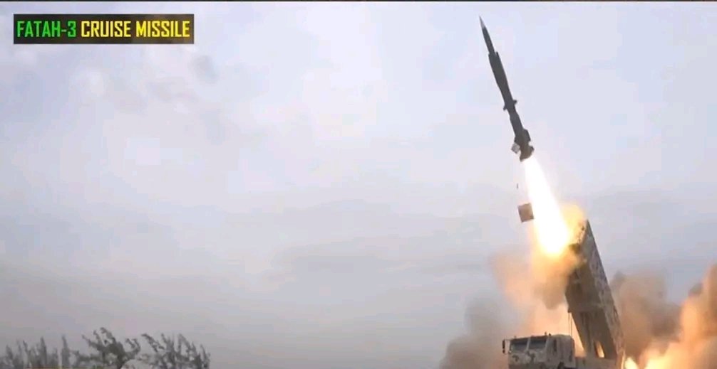 SyedHam02499189's tweet photo. 🇵🇰⚡ Pakistans supersonic cruise missile, Fatah-3.

The Pakistani supersonic cruise missile, the Fatah-3, with superior capabilities, an integrated air-breathing ramjet with solid rocket booster for launch, a maximum speed of Mach 2.5-3.5 and a range exceeding 300 kilometers. https://t.co/XdjFERkXAr