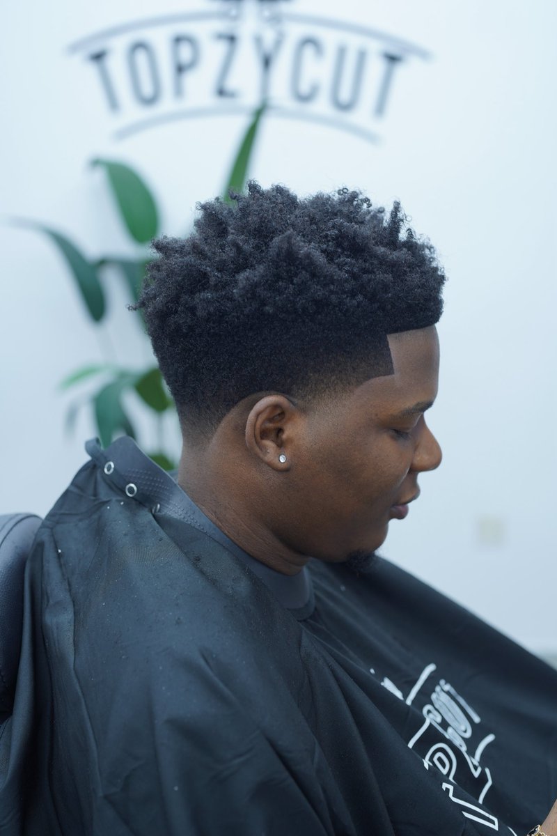 Topzycut's tweet photo. Taper fade https://t.co/EoOO9fRxwL