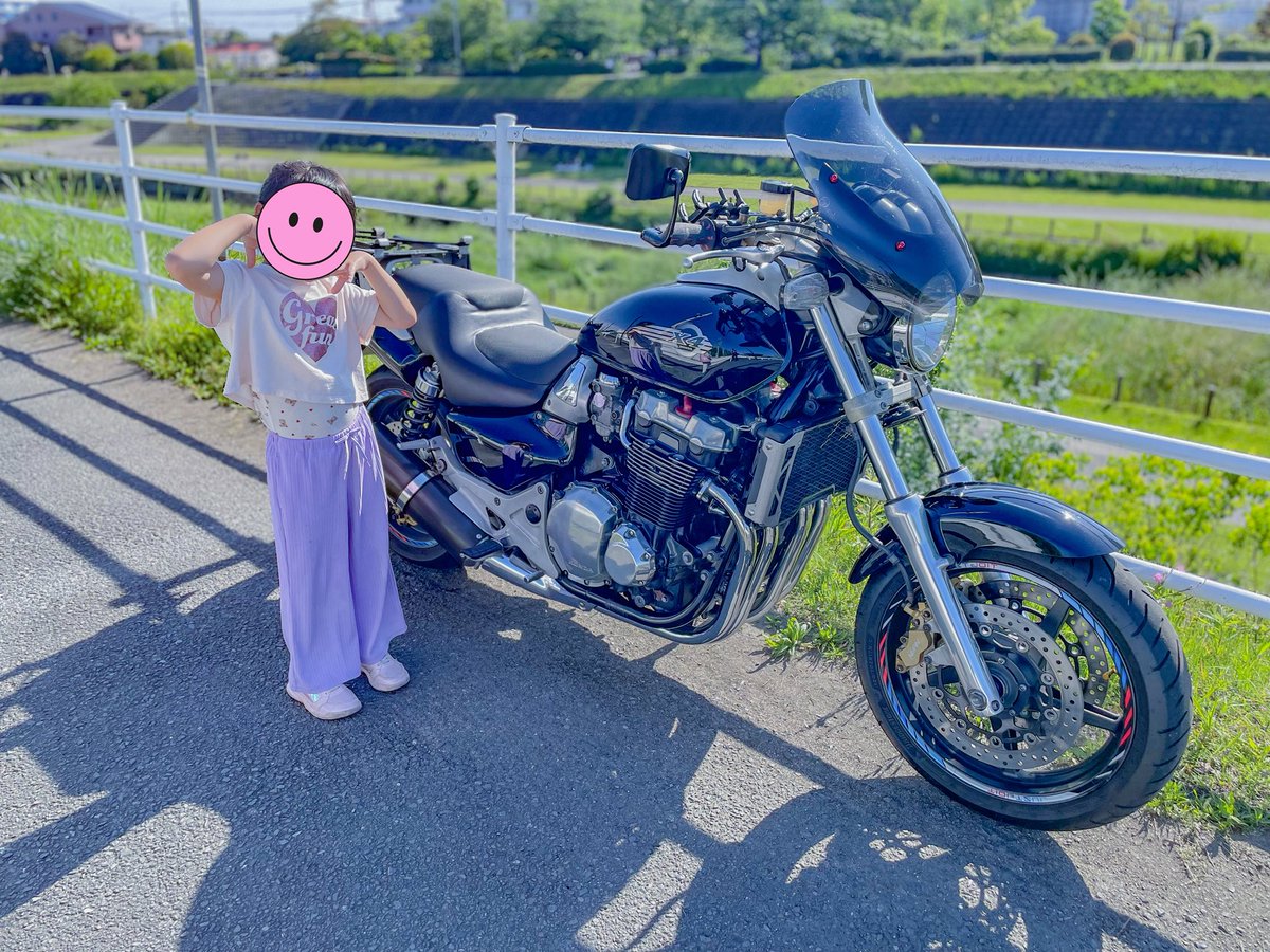 hypocriteegoist's tweet photo. 毎年恒例の鯉のぼり
…のハズが、設備の老朽化でGW前に撤去したそうで
残念だけど、個人でやってるらしいから色々事情はあるんでしょう

てか、長女が去年と比べて1年でメチャ大きくなったのにビックリ

何歳まで付き合ってくれるかな… https://t.co/Zgms9sNzSv