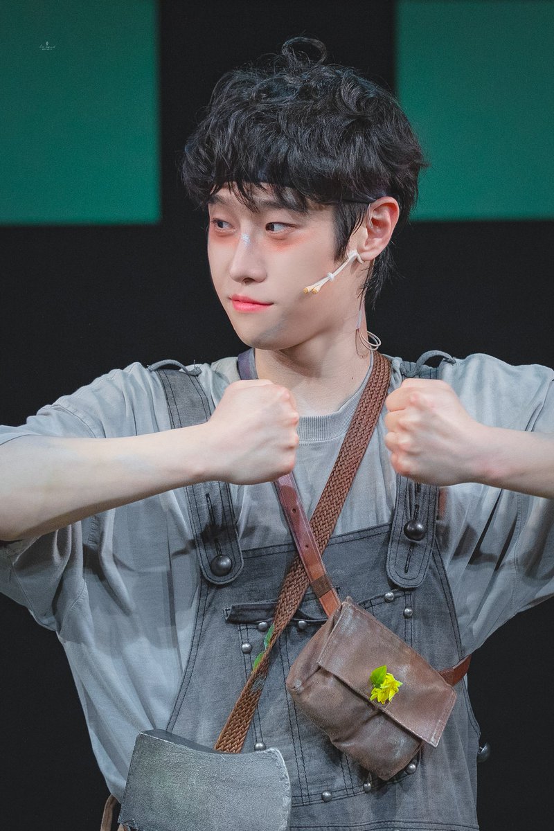 별처럼 높게 빛나는 사람 tweet media