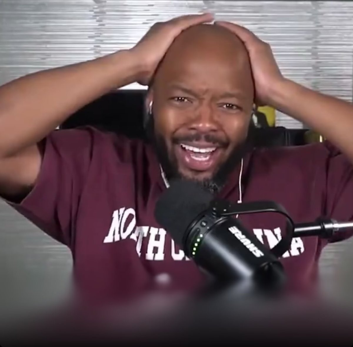 Marbell28's tweet photo. @KevOnStage Kev like “Counterfeit?!?!?!”😆😆😆 https://t.co/0qN4drz7Px