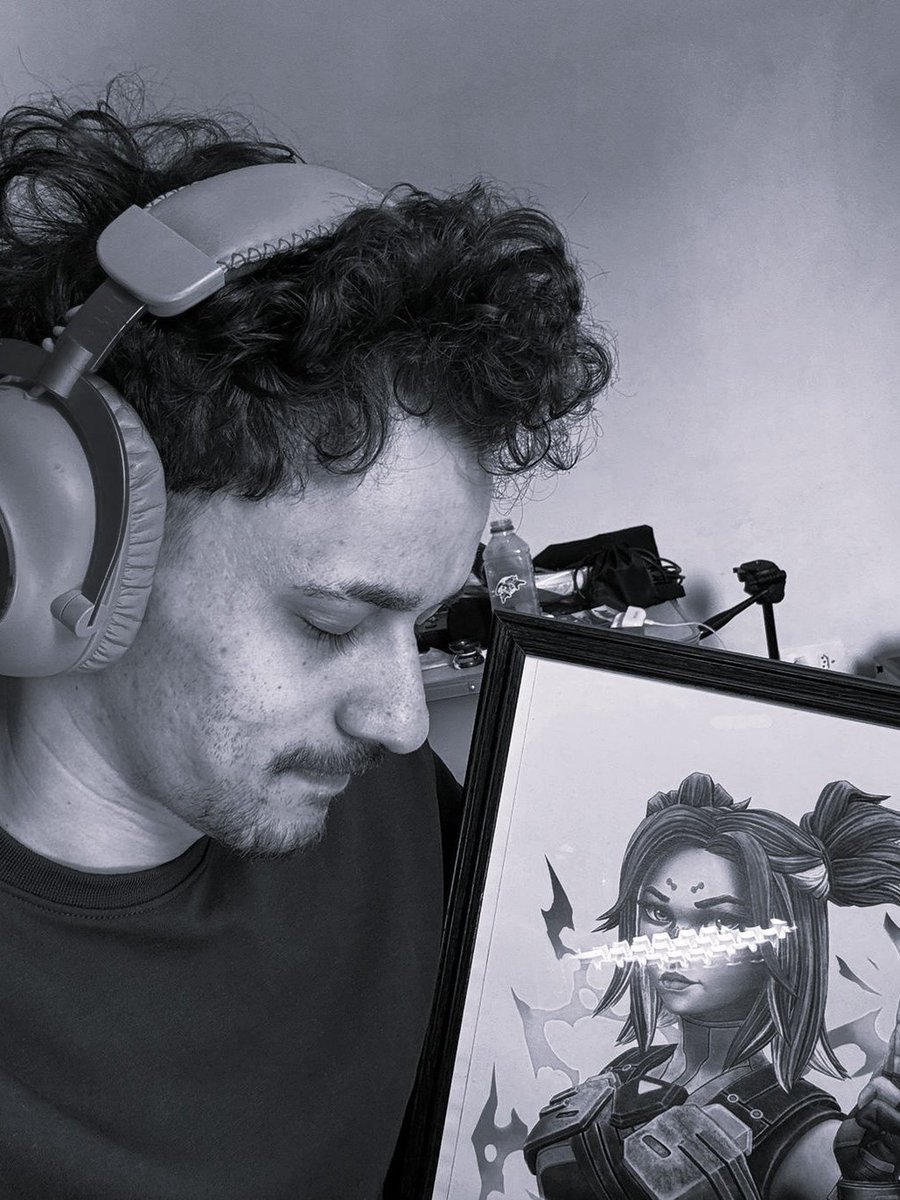 furqzin's tweet photo. Decepcionado. É como me sinto com a saída de um dos únicos personagens que realmente me trazia alegria e creio que para muitos também. Dediquei muito tempo para fazer o melhor possível, vi prata virando platina e infelizmente recebemos essa notícia. Aos Pros que desempenhavam com o boneco e traziam diversão até nos campeonatos infelizmente não teremos mais isso. Ela me acompanhou desde o seu lançamento e hoje chega a hora de dizer adeus. meu sonho de ser pro player acabou.

ta feliz virty? 

@riotgames  @TenZOfficial @CBLOL @baianolol1