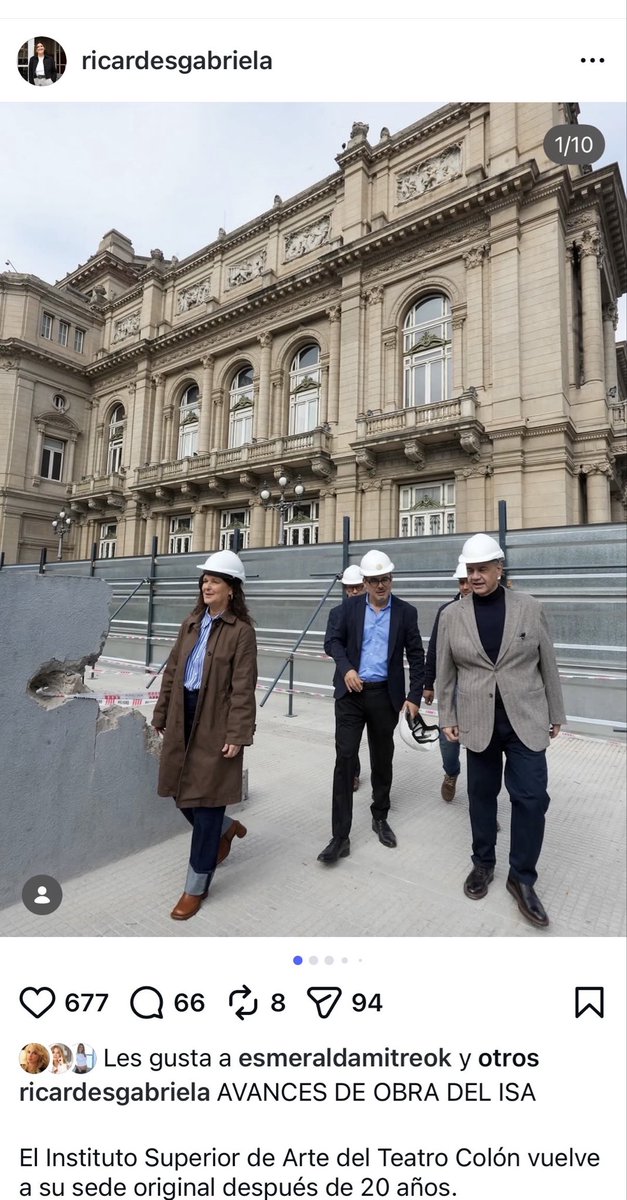 merionce's tweet photo. @gabiricardes @jorgemacri no cambien la fachada del teatro Colón!!! @TeatroColon 
Lo están arruinando. Si quieren hacer una escuela que sea adentro pero no esa cosa horrible que no va con el estilo del teatro https://t.co/FmobQra9Ne