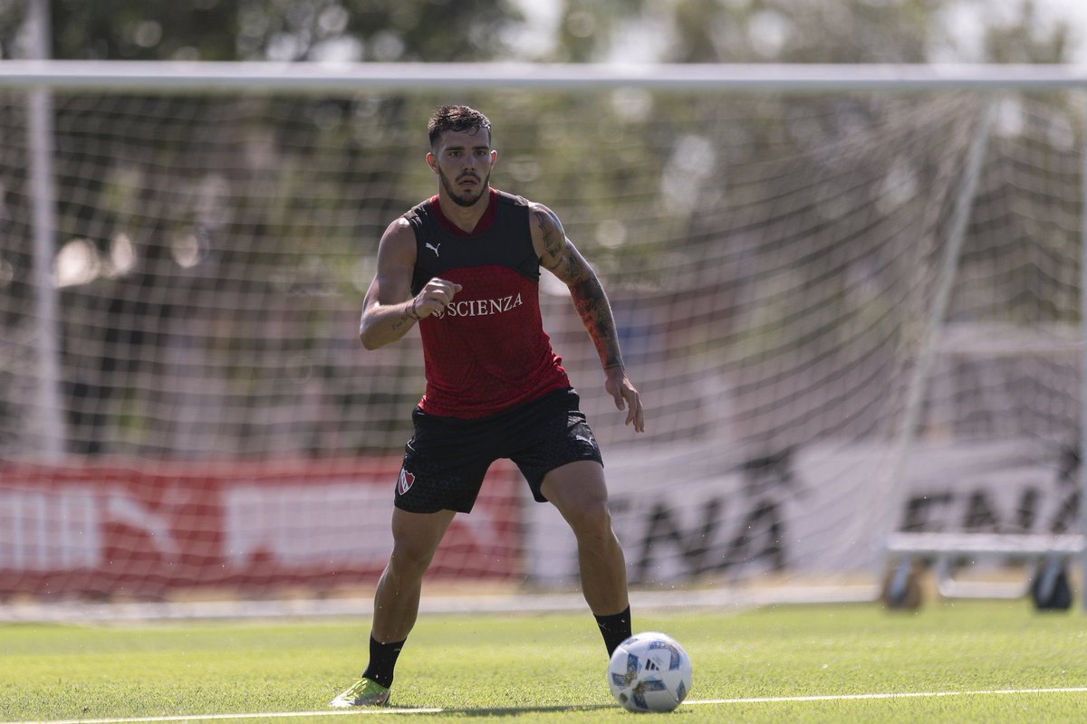rojopijudo666's tweet photo. Fedorco le dió más puntos a independiente que Lomonaco. 
Datos no opinión https://t.co/ifbtQSmR4S