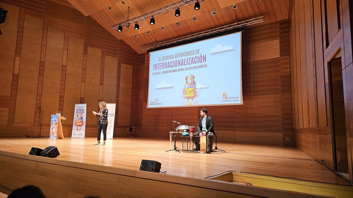 crasigloxxi's tweet photo. 🌍 El CRA Siglo XXI presente en la II Jornada Autonómica de Internacionalización de @educacyl y @CFPIdiomas en Valladolid.
Compartiendo experiencias, proyectos europeos y nuevas formas de abrir las aulas.
Aprender sin fronteras 🚀📚
#Internacionalización #eTwinning #ErasmusPlus https://t.co/r045Btc5pB
